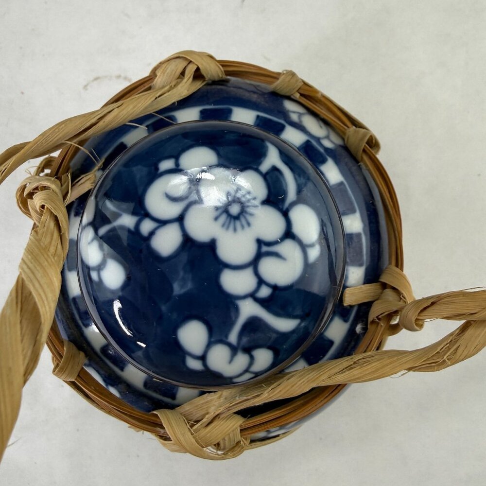 Vintage Blue & White Prunus Flower Ginger Jar With Bamboo Strapping Cork & Lid - Picture 6 of 13